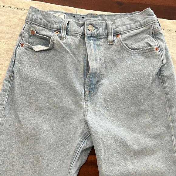 Gap Mom Jeans Boyfriend Light Wash Size 4 R - Picture 2 of 6
